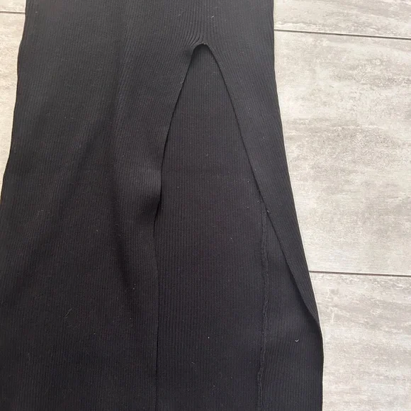 Moocci size M/L stretch black dress with thigh high split - Picture 4 of 4